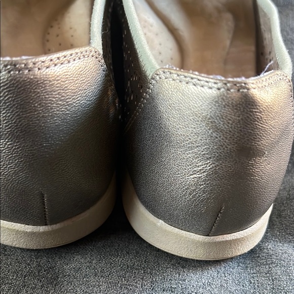 Rockport Women's Metallic Flats - Picture 5 of 6